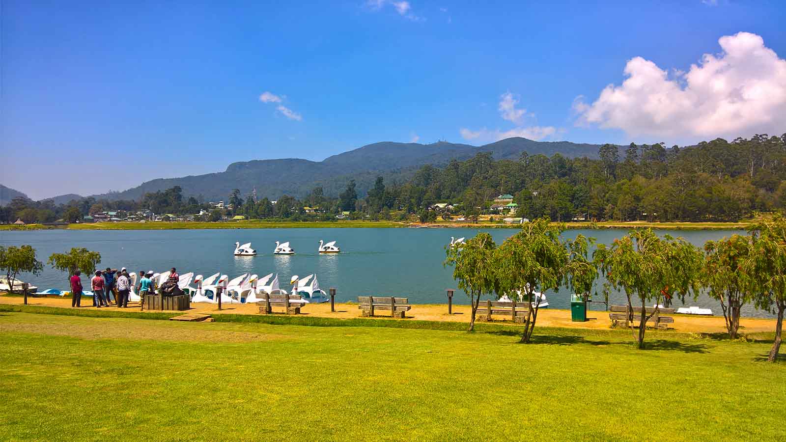 Gregory Lake in Nuwara Eliya